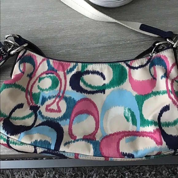 Coach cross the body bag. - Picture 2 of 8